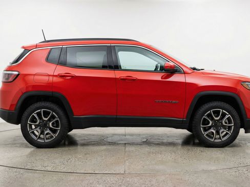 Used 2025 Jeep Compass Trailhawk image 11