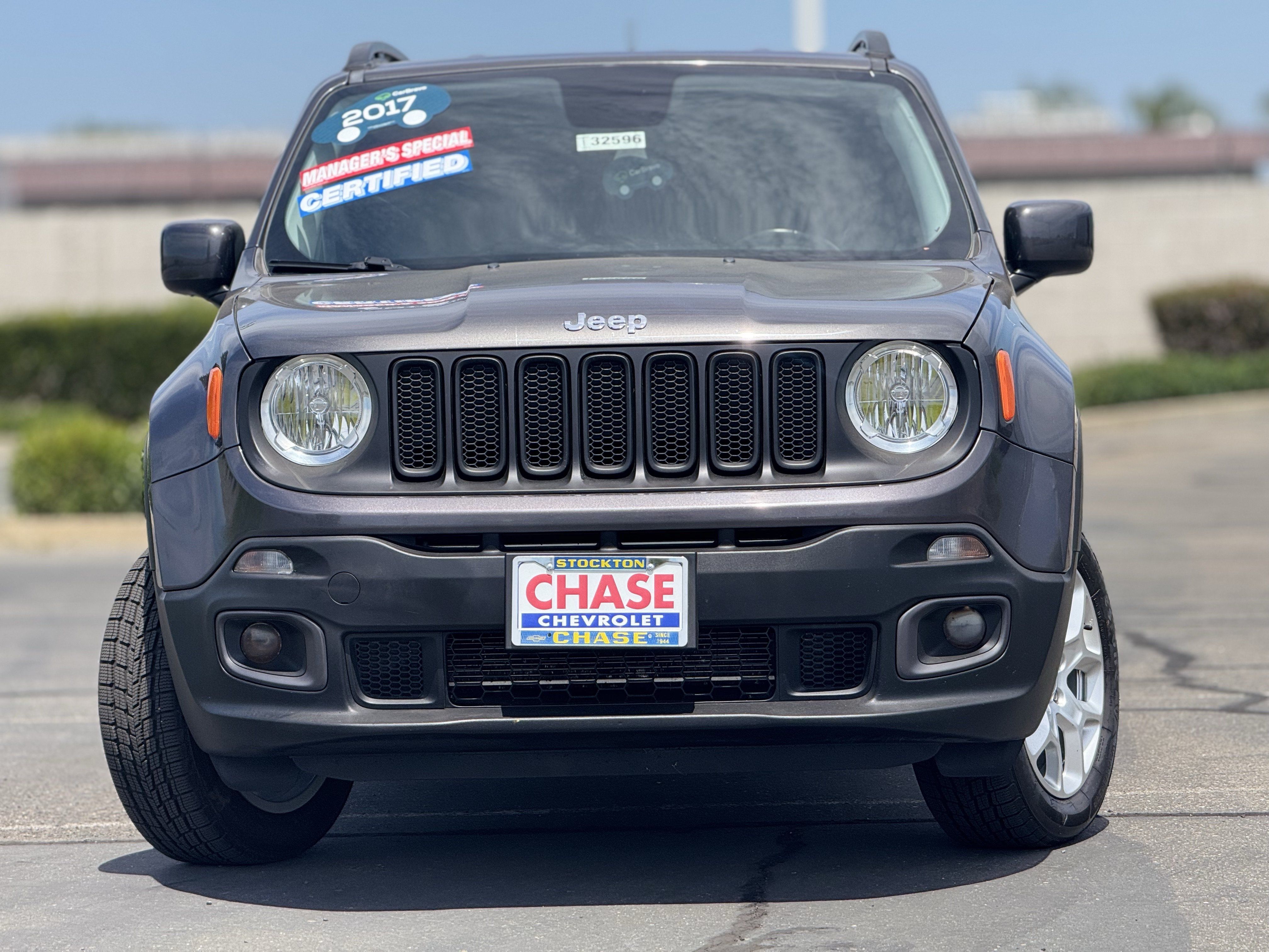 Used 2017 Jeep Renegade Latitude AWD/4WD image 2