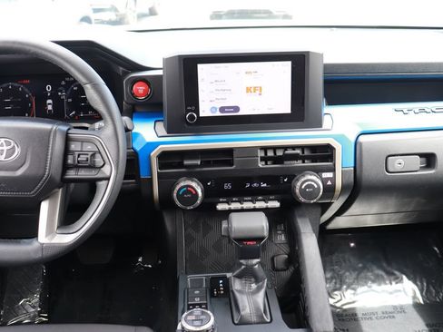 Used 2025 Toyota Tacoma TRD Off-Road AWD/4WD image 15