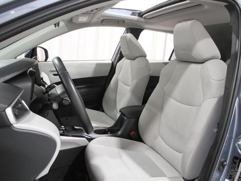 Used 2024 Toyota Corolla Cross LE image 5