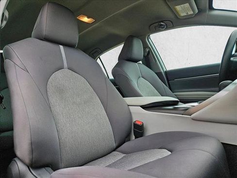 Used 2021 Toyota Camry LE image 21