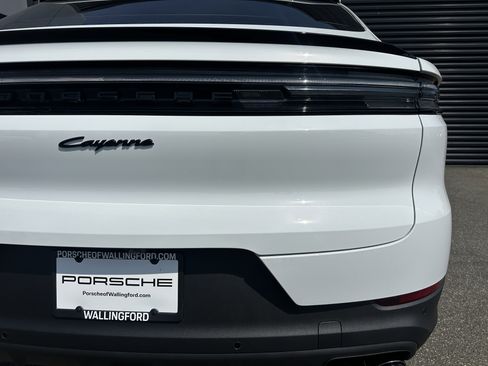 Certified 2025 Porsche Cayenne E-Hybrid Coupe AWD/4WD image 23