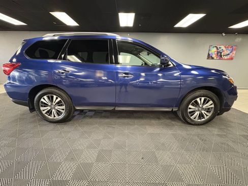 Used 2020 Nissan Pathfinder SV image 10