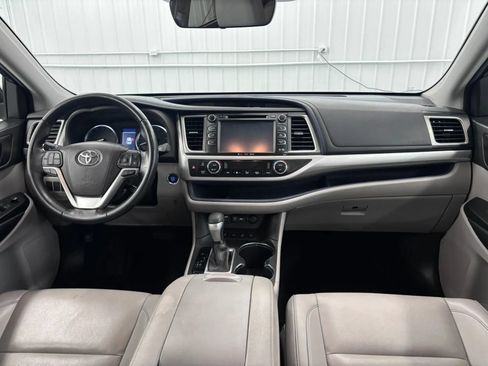 Used 2019 Toyota Highlander XLE AWD/4WD image 36