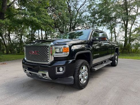 Used 2017 GMC Sierra 3500 Denali w/ Duramax Plus Package AWD/4WD image 14