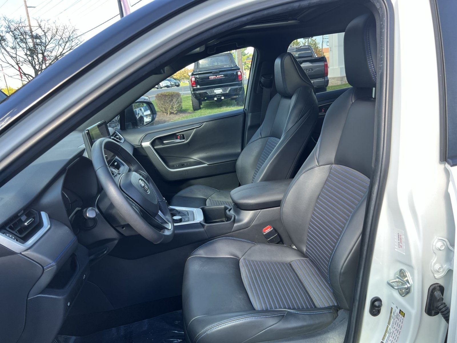 Used 2023 Toyota RAV4 XSE AWD/4WD image 13