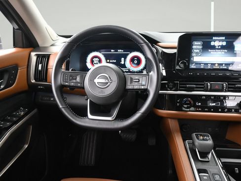Certified 2025 Nissan Pathfinder Platinum w/ Cargo Package FWD image 12