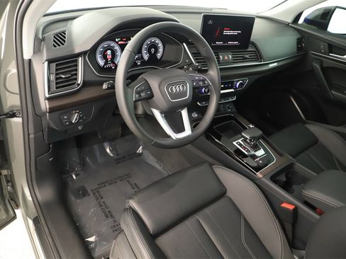Used 2024 Audi Q5 e Premium w/ Convenience Package image 15