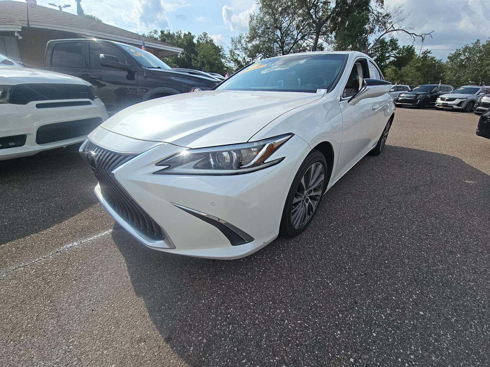 Used 2021 Lexus ES 350 w/ Premium Package FWD image 1