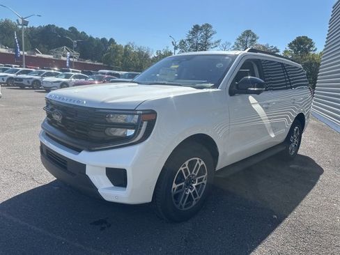 New 2025 Ford Expedition Active image 7
