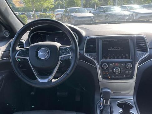Used 2018 Jeep Grand Cherokee Limited AWD/4WD image 2