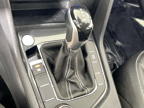 Used 2022 Volkswagen Tiguan SE image 16