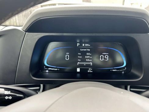 Certified 2025 Hyundai Elantra Sport image 26