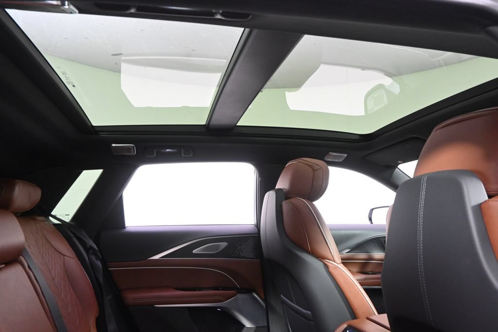 New 2027 Cadillac Lyriq Signature Sport w/ Nappa Leather Package AWD/4WD image 17
