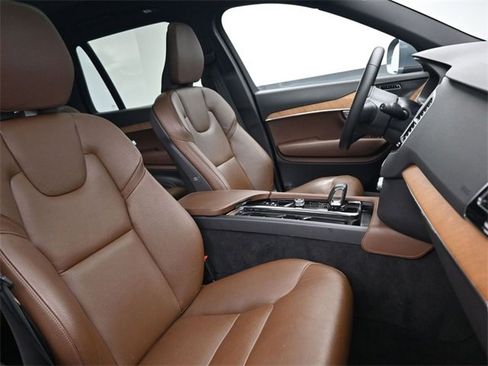 Used 2023 Volvo XC90 T8 Plus image 35