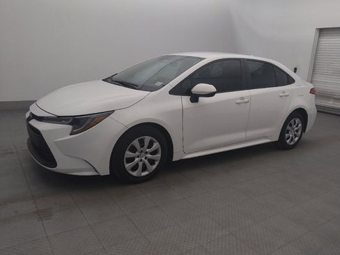 Used 2024 Toyota Corolla LE FWD image 2