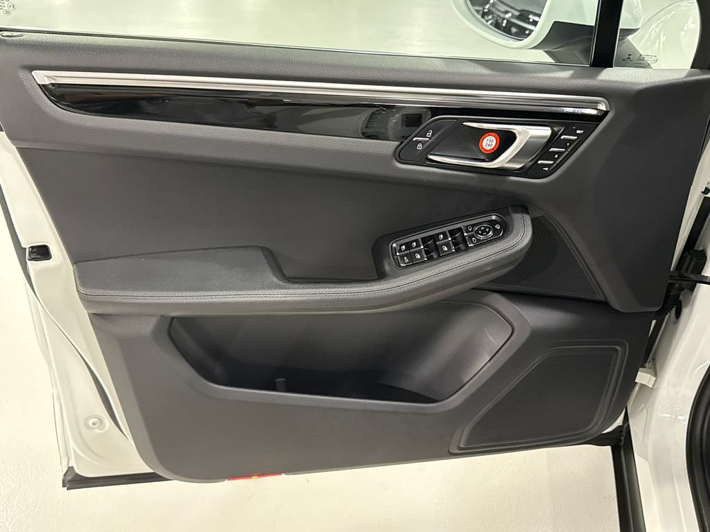 Used 2021 Porsche Macan S AWD/4WD image 9
