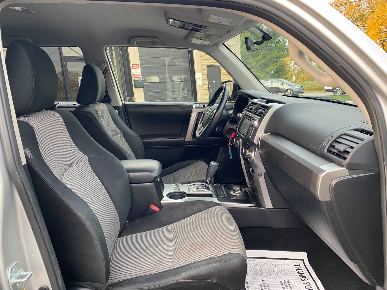 Used 2014 Toyota 4Runner SR5 AWD/4WD image 32