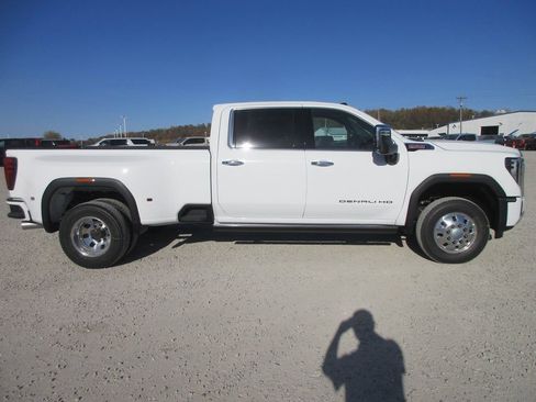 New 2026 GMC Sierra 3500 Denali w/ Denali Reserve Package AWD/4WD image 3