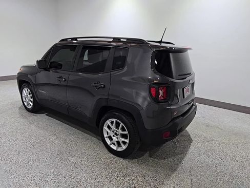 Used 2021 Jeep Renegade Latitude FWD image 2