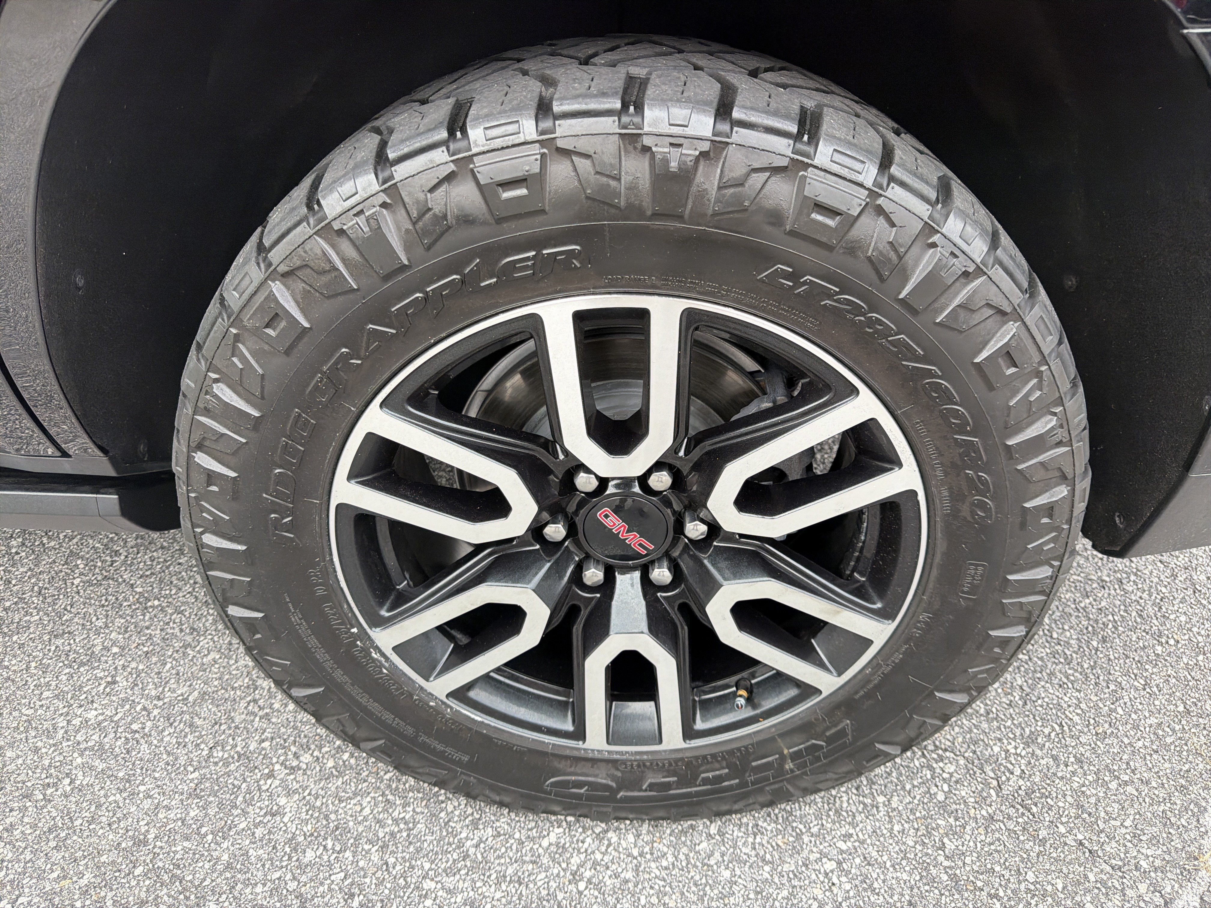 Certified 2023 GMC Yukon AT4 w/ AT4 Premium Plus Package AWD/4WD image 20