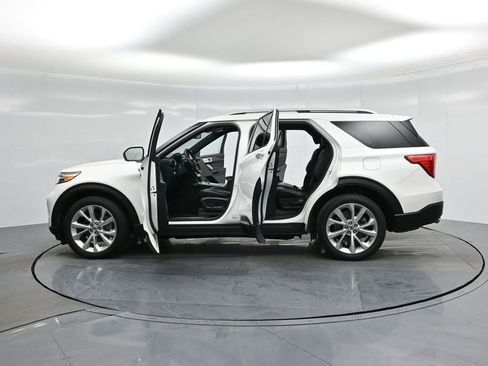 Certified 2022 Ford Explorer Platinum w/ Technology Package image 38