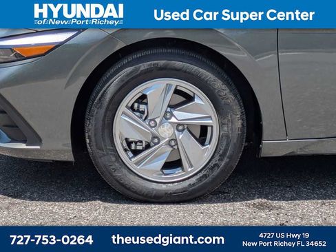 Used 2025 Hyundai Elantra SE FWD image 10