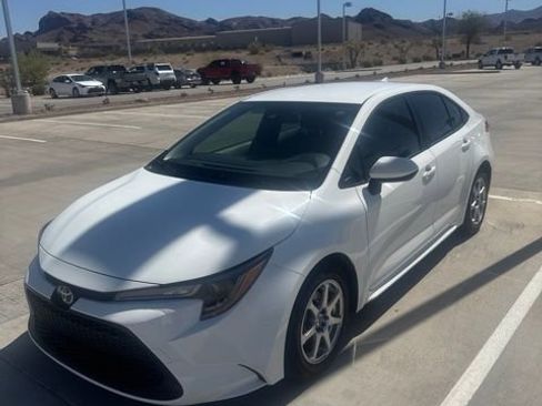 Certified 2022 Toyota Corolla LE FWD image 1