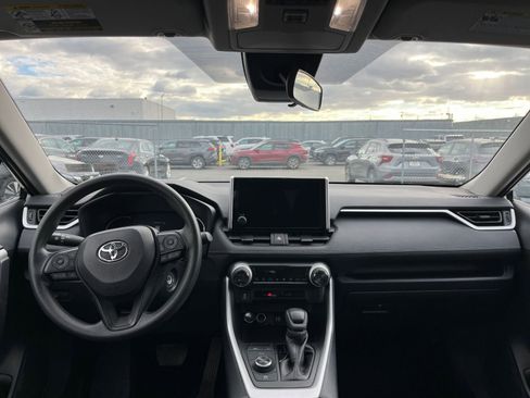 Used 2025 Toyota RAV4 LE image 32