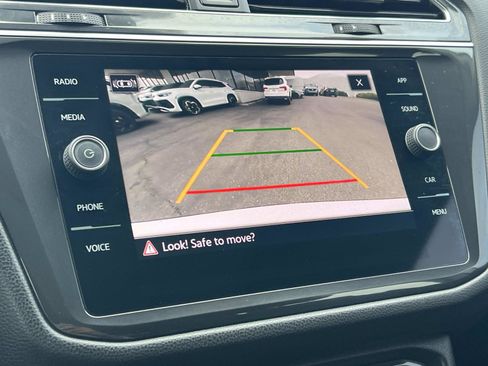 Certified 2022 Volkswagen Tiguan SE image 14