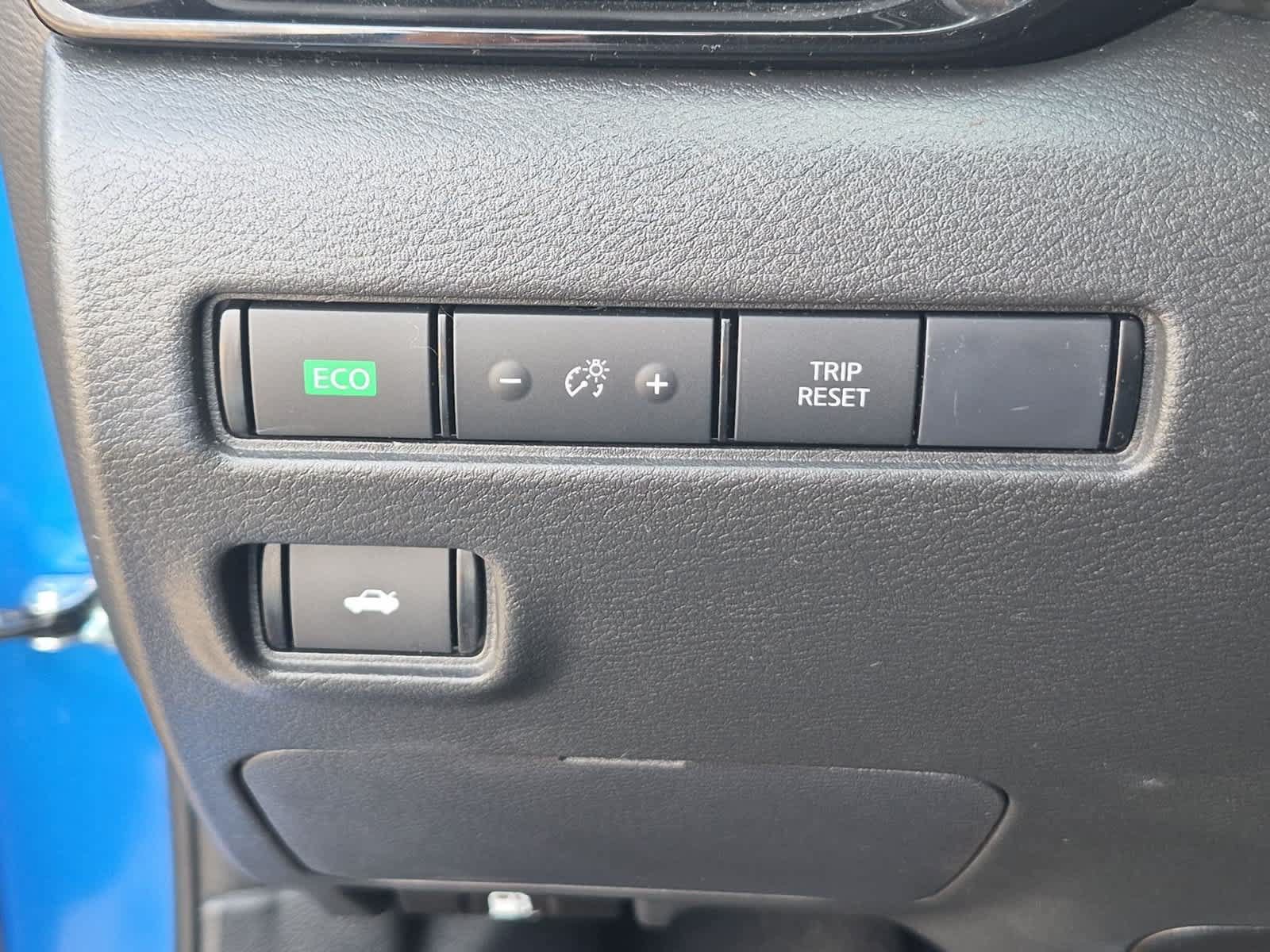 Used 2025 Nissan Sentra SV FWD image 17