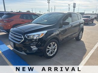 Used 2017 Ford Escape SE image 1