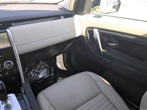 Used 2020 Land Rover Discovery Sport SE image 15
