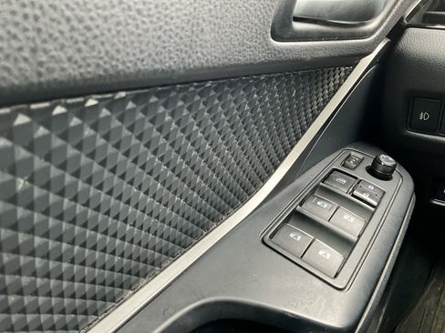 Used 2018 Toyota C-HR XLE FWD image 21