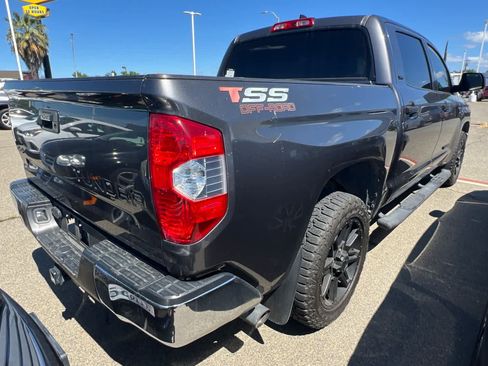 Used 2020 Toyota Tundra SR5 w/ SR5 Upgrade Package image 4