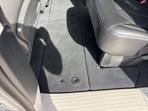 Used 2024 Chrysler Pacifica Touring-L image 20