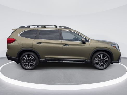 Used 2023 Subaru Ascent Touring AWD/4WD image 4