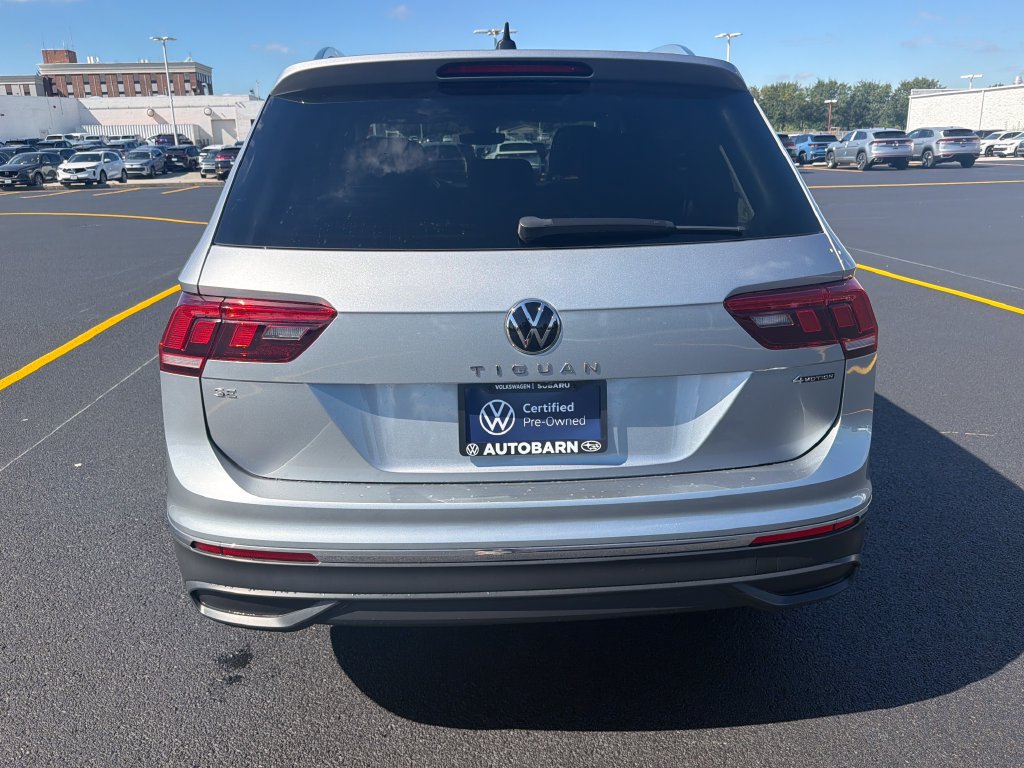Certified 2023 Volkswagen Tiguan SE w/ Panoramic Sunroof Package AWD/4WD image 5