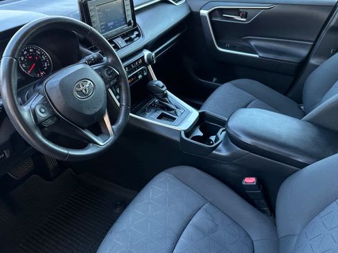 Used 2020 Toyota RAV4 XLE w/ Convenience Package FWD image 11