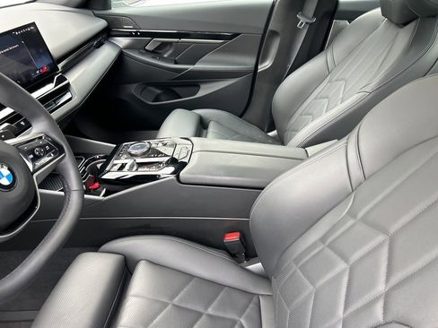 Used 2025 BMW 530i xDrive w/ Premium Package image 10