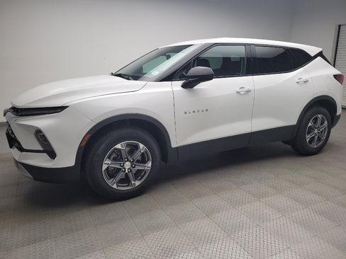 Used 2024 Chevrolet Blazer LT AWD/4WD image 2