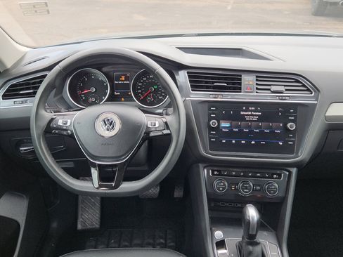 Used 2020 Volkswagen Tiguan SE image 25