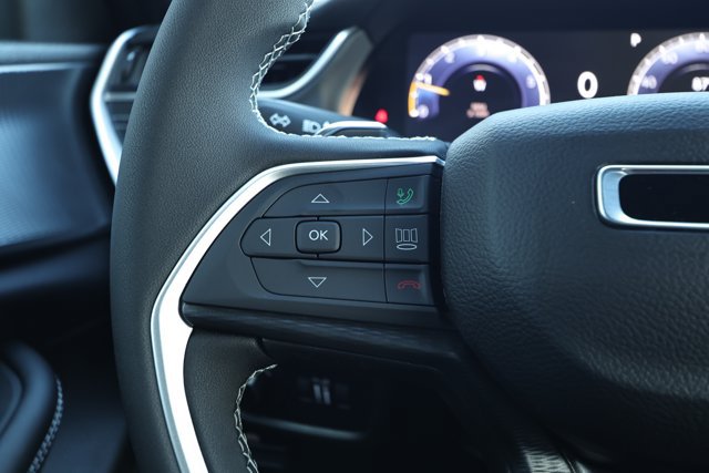 New 2027 Jeep Grand Cherokee Laredo RWD image 13