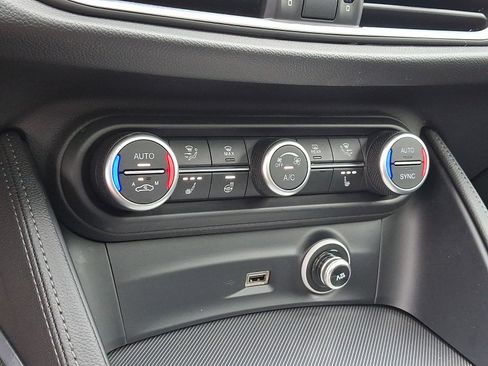 Used 2023 Alfa Romeo Stelvio Veloce AWD/4WD image 16