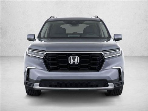 Used 2024 Honda Pilot Touring image 2