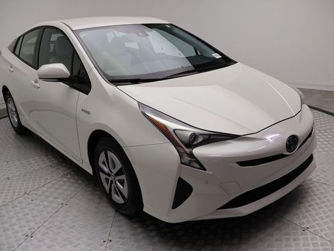 Used 2018 Toyota Prius Four FWD image 6