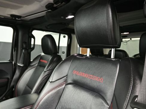 Used 2018 Jeep Wrangler Unlimited Rubicon w/ Dual Top Group AWD/4WD image 19