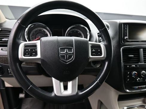 Used 2016 Dodge Grand Caravan SXT w/ Rear Park Assist Package image 14