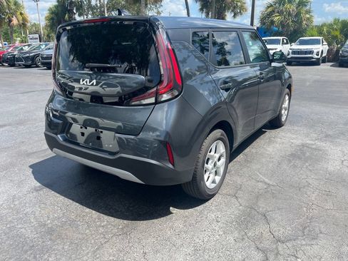 Used 2025 Kia Soul LX w/ LX Technology Package FWD image 6