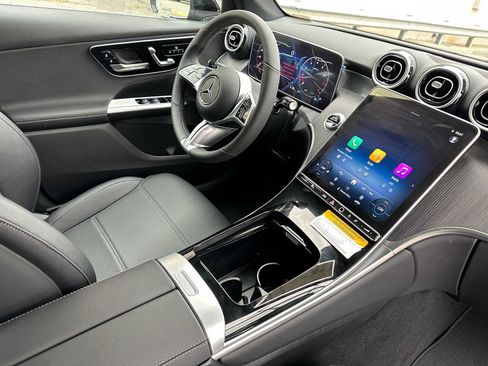 Used 2025 Mercedes-Benz GLC 300 4MATIC image 12